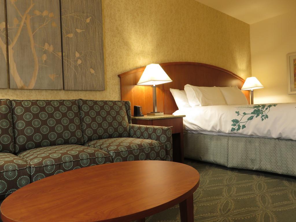 Wingate By Wyndham Elkins Otel Oda fotoğraf